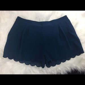 Scalloped Dress Shorts Size Large